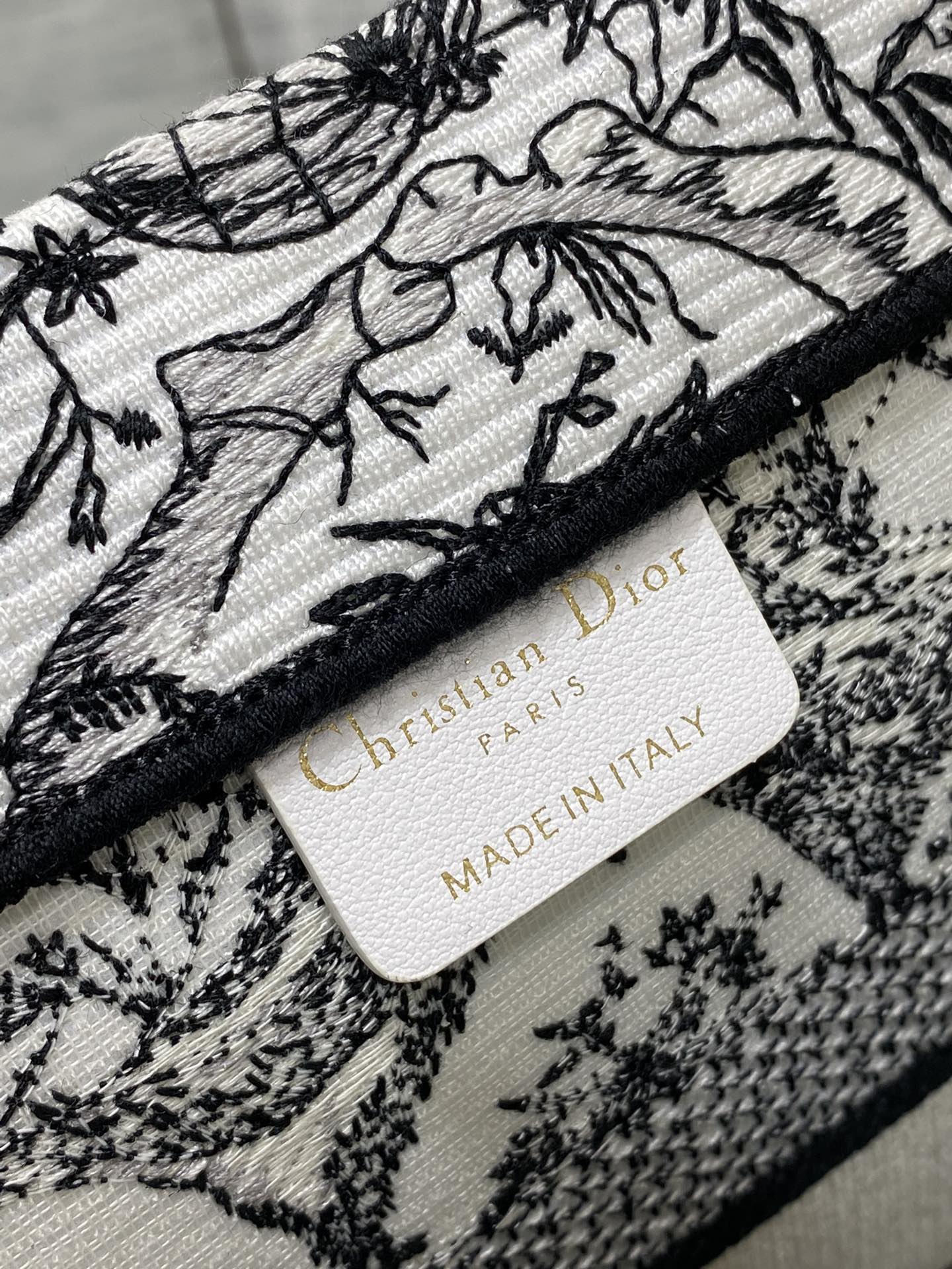 Dior